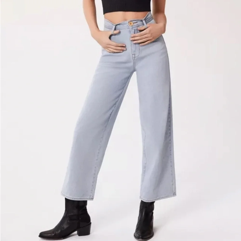 Urban Outfitters BDG Wide Leg Jeans Light Wash High Waisted